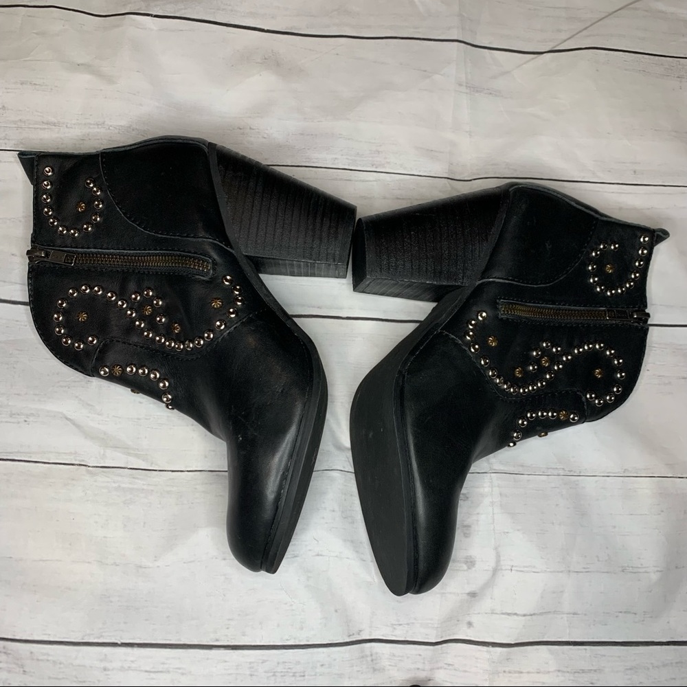 Steve Madden Awsum Black Ankle Boots Studs Leather Size 10 - Picture 2 of 10